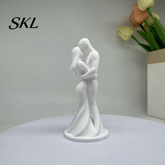 3D Molded Couple Art Printed Black & White Hugging Statue, Minimalist Modern Sculpture with Abstract Embrace Statue Form, Romantic Desk Decor
