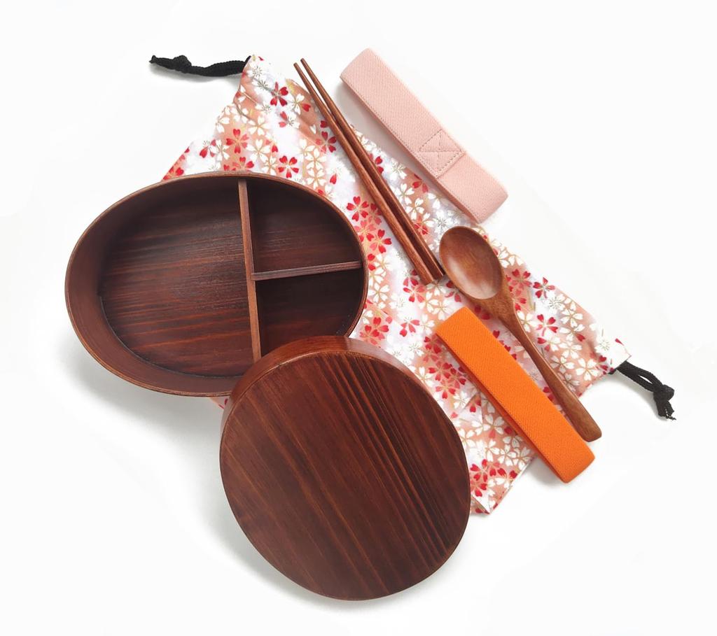 KXLCGYK Lightweight Bento Box, 700ml Capacity, Oval, Single Tier, with Cherry Blossom Drawstring Bag, Wooden Spoon and Chopsticks, Natural Lacquer