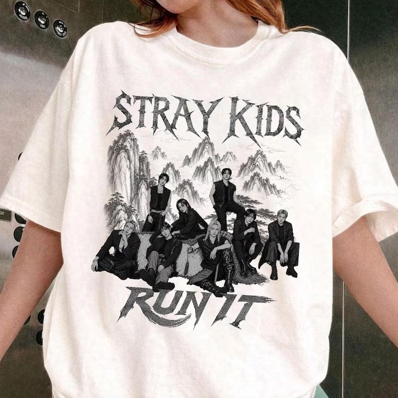 Stray Kids World Tour Run It T-shirt Unisex Hip Hop Y2K Gothic Oversized T-shirt Hip Hop Streetwear Top Y2K Gothic Cotton Oversized T-shirt