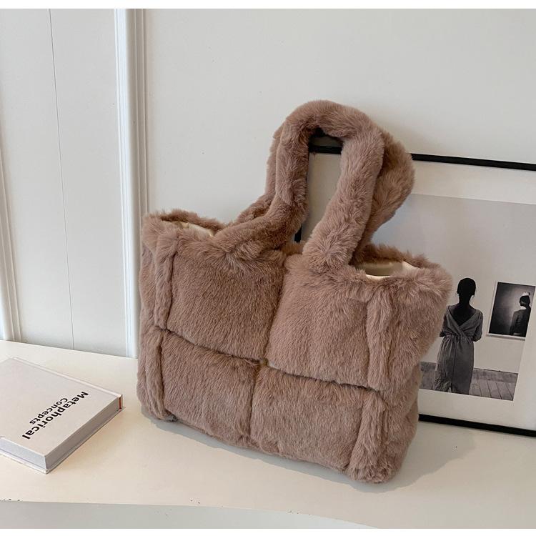 Плюшевая сумка женская сумка высокого класса для поездок на работу иностранная универсальная женская сумка на одно плечо вместительная портативная сумка из пуха