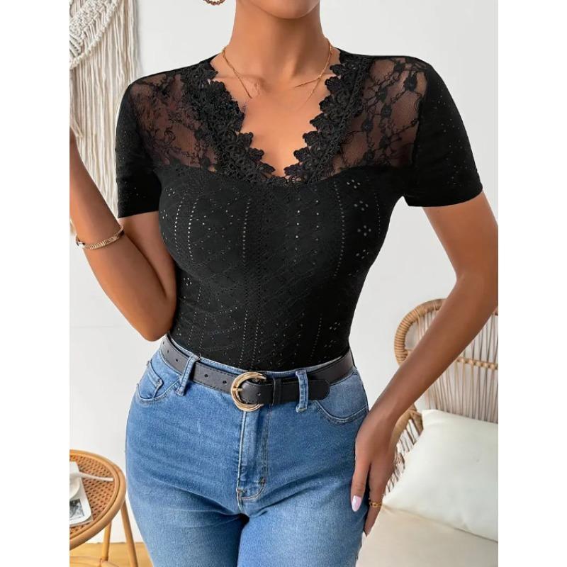 Футболка с V-образным вырезом и короткими рукавами из трикотажного кружева белого цвета