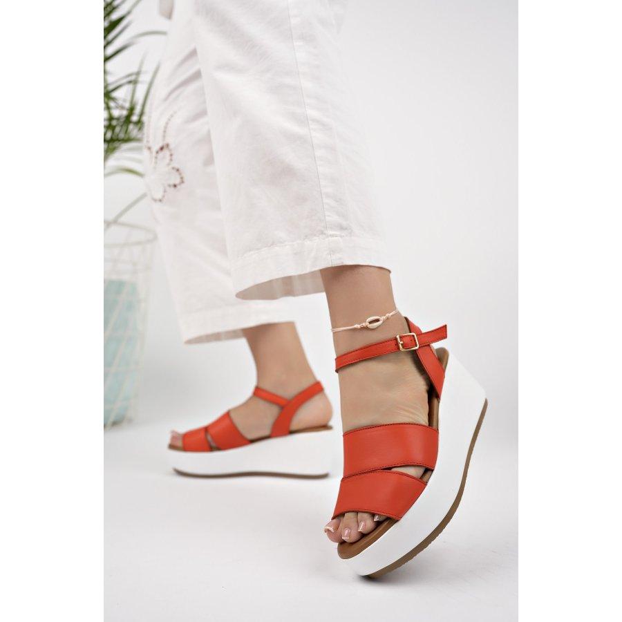 Женские комфортные босоножки на танкетке из натуральной кожи