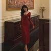 Women's Retro-Style Wine Red Knitted Dress with Ruffled Straps - Slim Waist, Long Skirt (Autumn/Winter 2023)