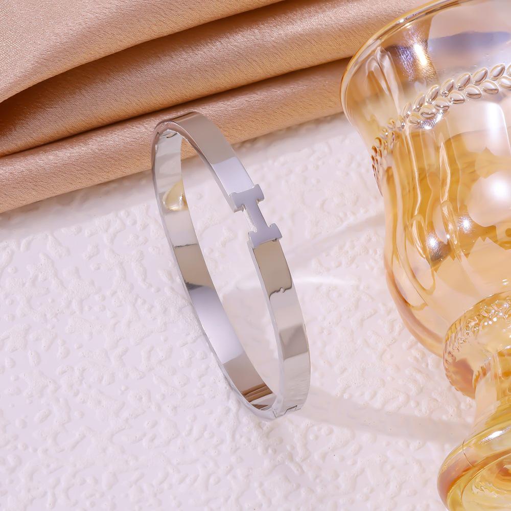 Браслет из титановой стали с покрытием из 18-каратного золота – Европейская и американская мода, Устойчивость к выцветанию