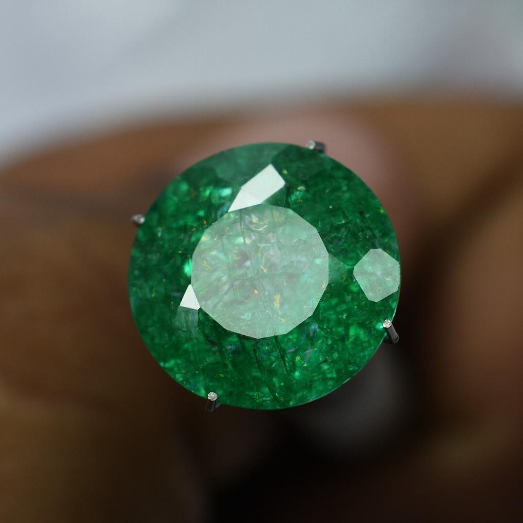 Natural Green Emerald Loose Gemstone 10.85 ct Round Shape for Jewelry Making and Gem Collections
