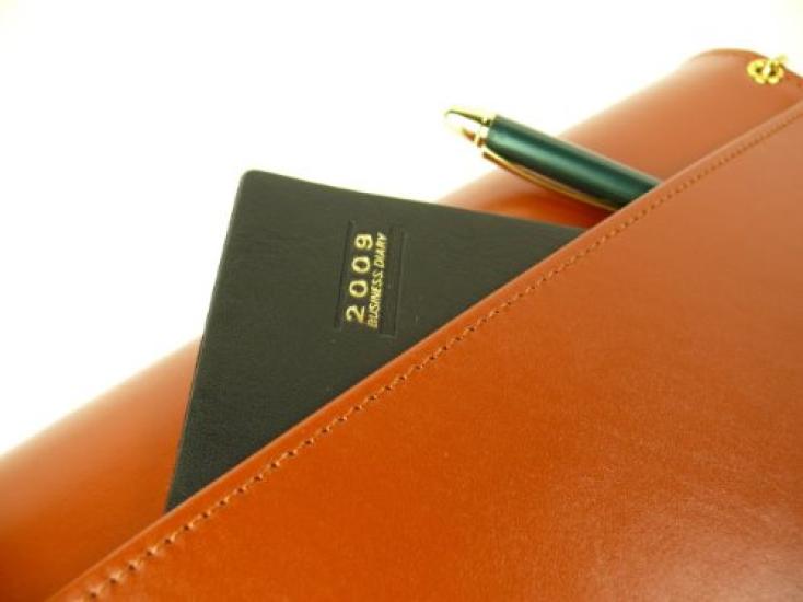 Мастерская сумок Авадзи Подлинная кожа Широкий чехол (Гладкая кожа, коричневый) [Сделано в Японии] Коровья кожа с крышкой, отдельно стоящий