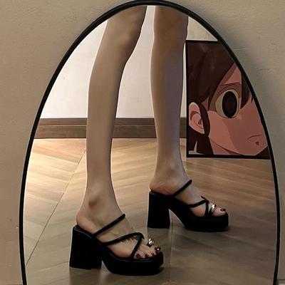 Модные шлепанцы на высоком каблуке 2025 новая мода универсальные с открытым носком на толстой подошве нескользящие повседневные шлепанцы трендовый и удобный каблук