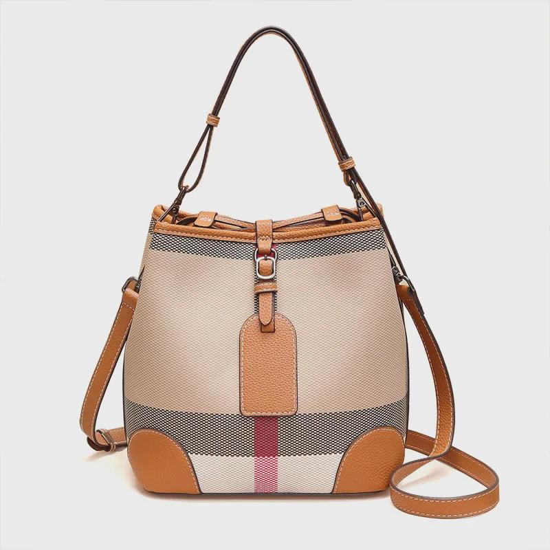 Женская сумка-ведро в клетку 2023 года, класса люкс: Универсальная роскошная сумка-мессенджер через плечо с большой вместимостью