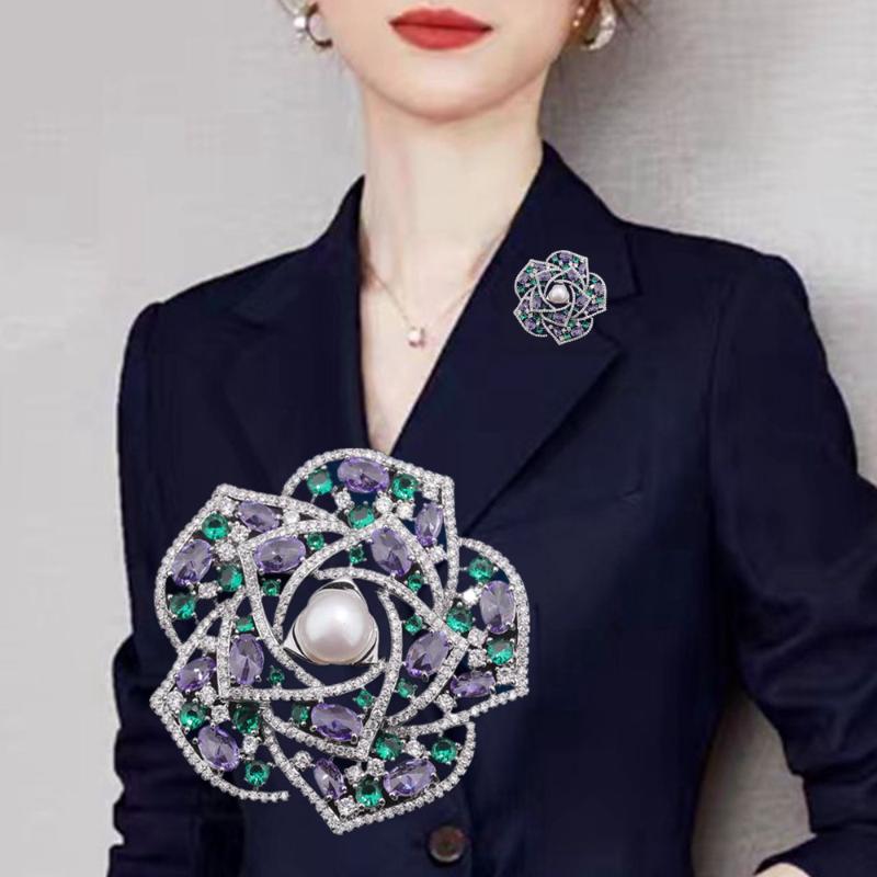Rhinestones Camellia Brooch with Pearl for Women Elegant Flower Pin for Coat Blouse Sweater Daily Fashion Accessory
