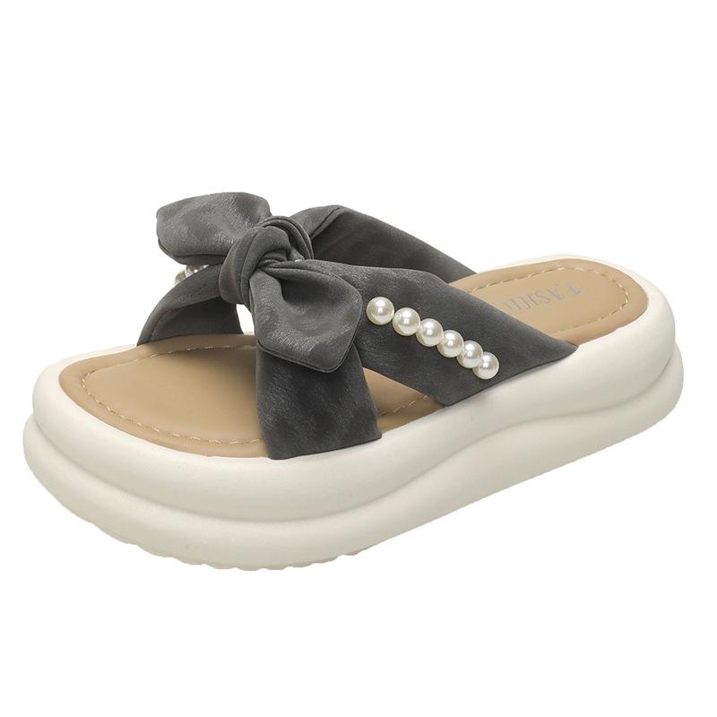 Французский стиль с юбкой крутые тапочки женская летняя одежда 2025 новый жемчужный плиссированный римский полубосоножки на толстой подошве