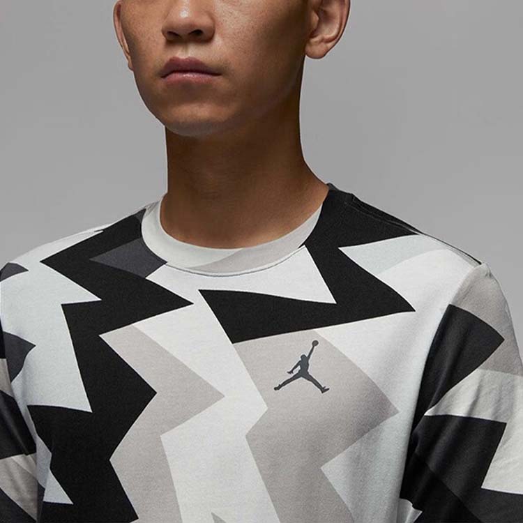 Jordan Контрастный узор с принтом, круглым вырезом, коротким рукавом, футболка для мужчин, топы, черный цвет FB7356-010