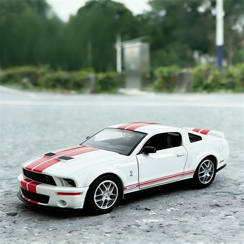 1:24 Мустанг Шелби GT500 2007 Сплав Модель Спортивного Автомобиля Литье под Давлением Металл Классические Трассовые Гонки Модель Автомобиля Симуляция Подарок для Детей