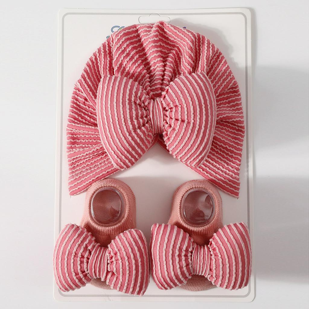 Детский полосатый комплект шапочки и носков для новорожденных, мягкий, для защиты макушки, из хлопка, шапочка, теплая шапка с подкладкой, всесезонный подарочный набор для малыша, носки с нескользящей подошвой