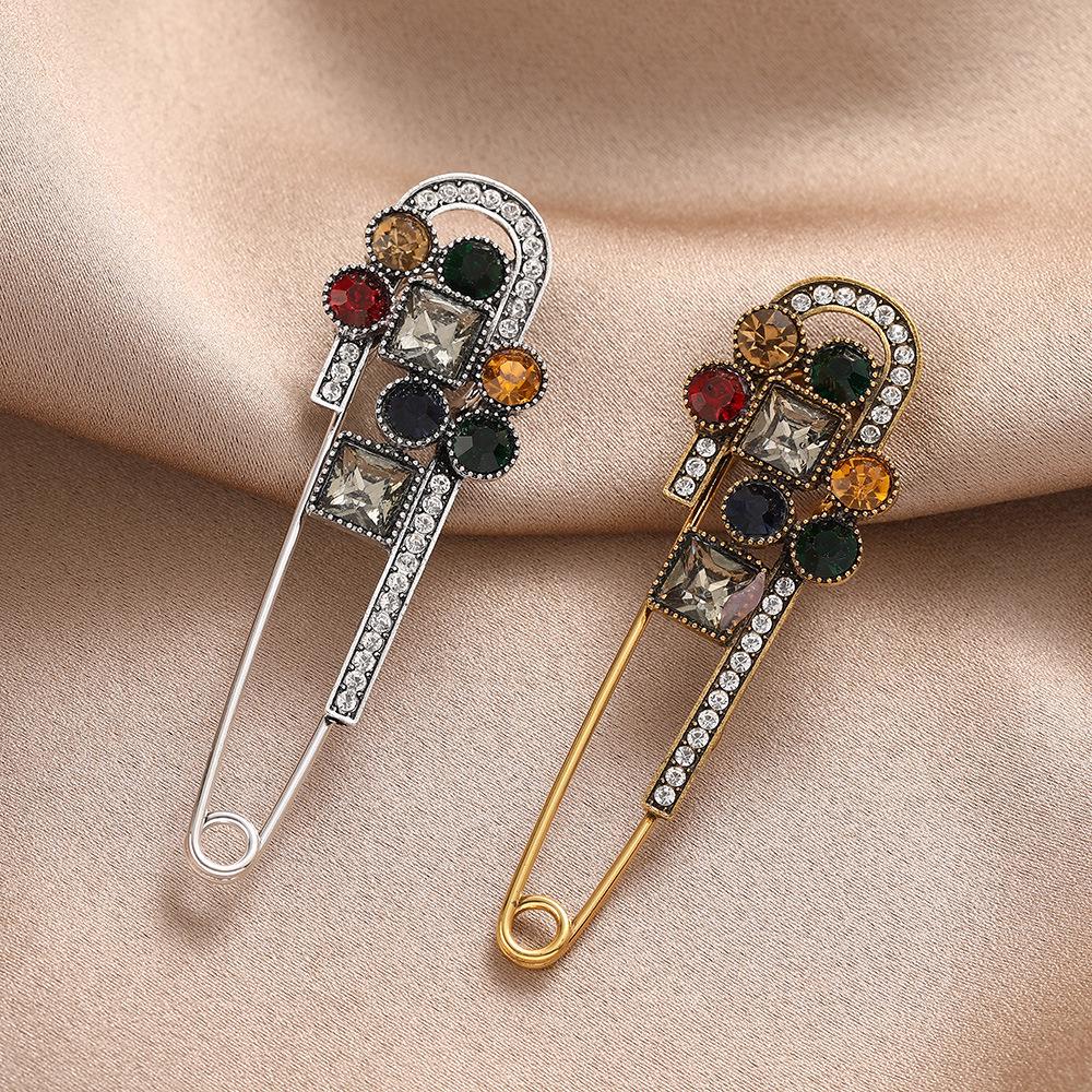 Retro Light Luxury Safety Pin Denim Skirt Pants: Creative Design Brooch for Waist Tightening