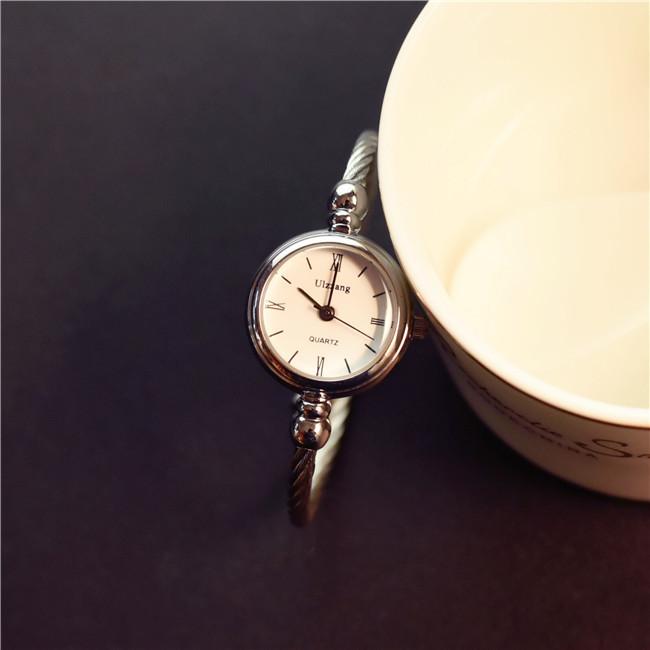 Fashion Stylish Lady Women Girl Roman Numerals Dial Round Bracelet Wrist Watch Silver Twist