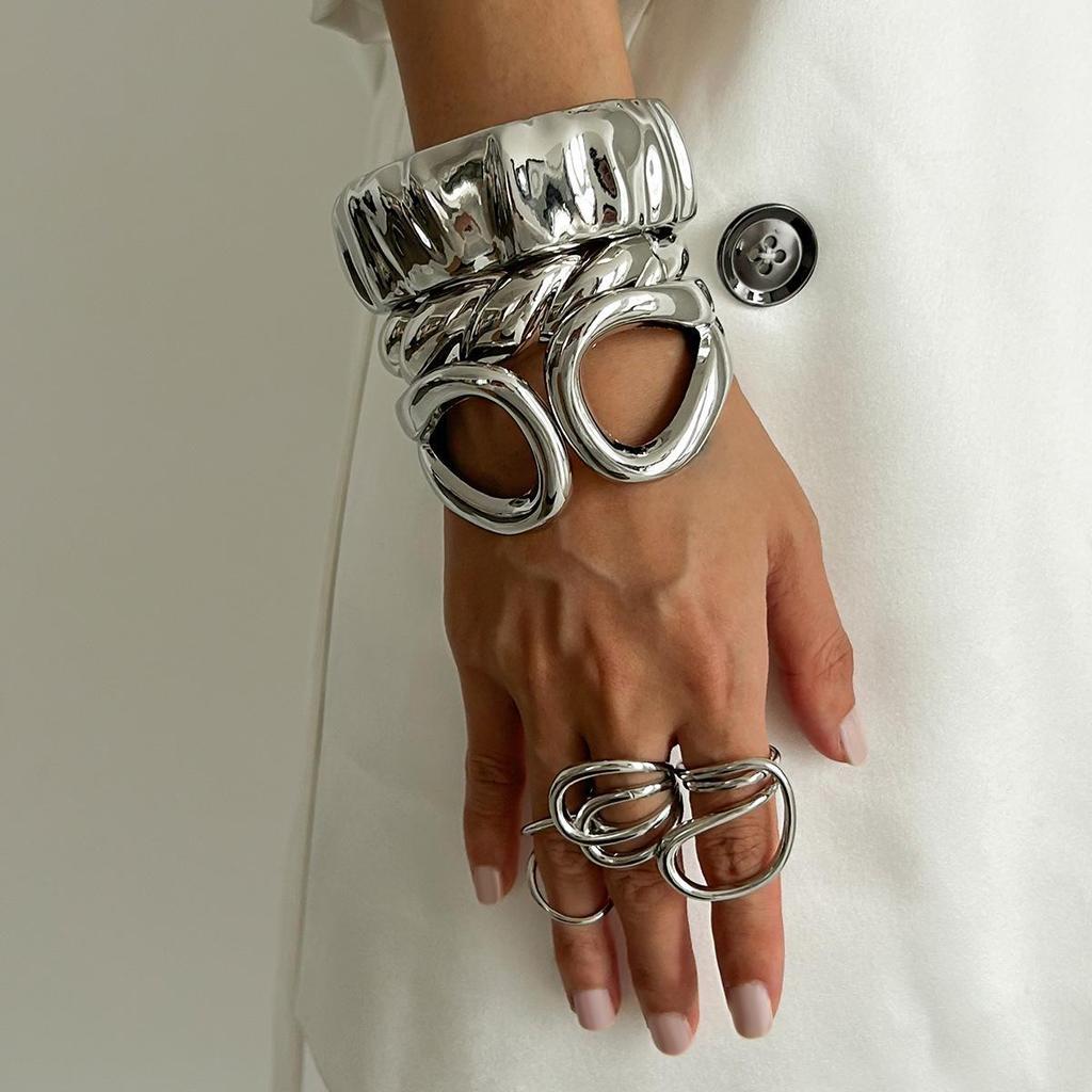 Европейский и американский комплект браслетов из нерегулярного полого сплава