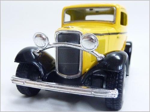 Kinsmart 1932 Ford 3-Window Coupe 1/34 Scale Diecast Model Car, Yellow