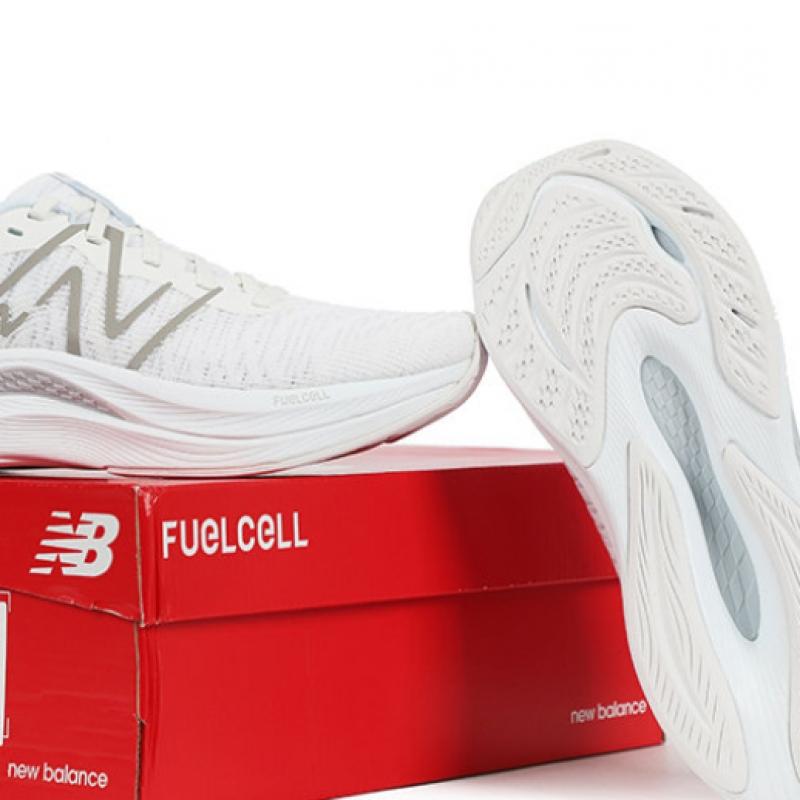 New Balance Женские кроссовки Pure Cell Propel V4