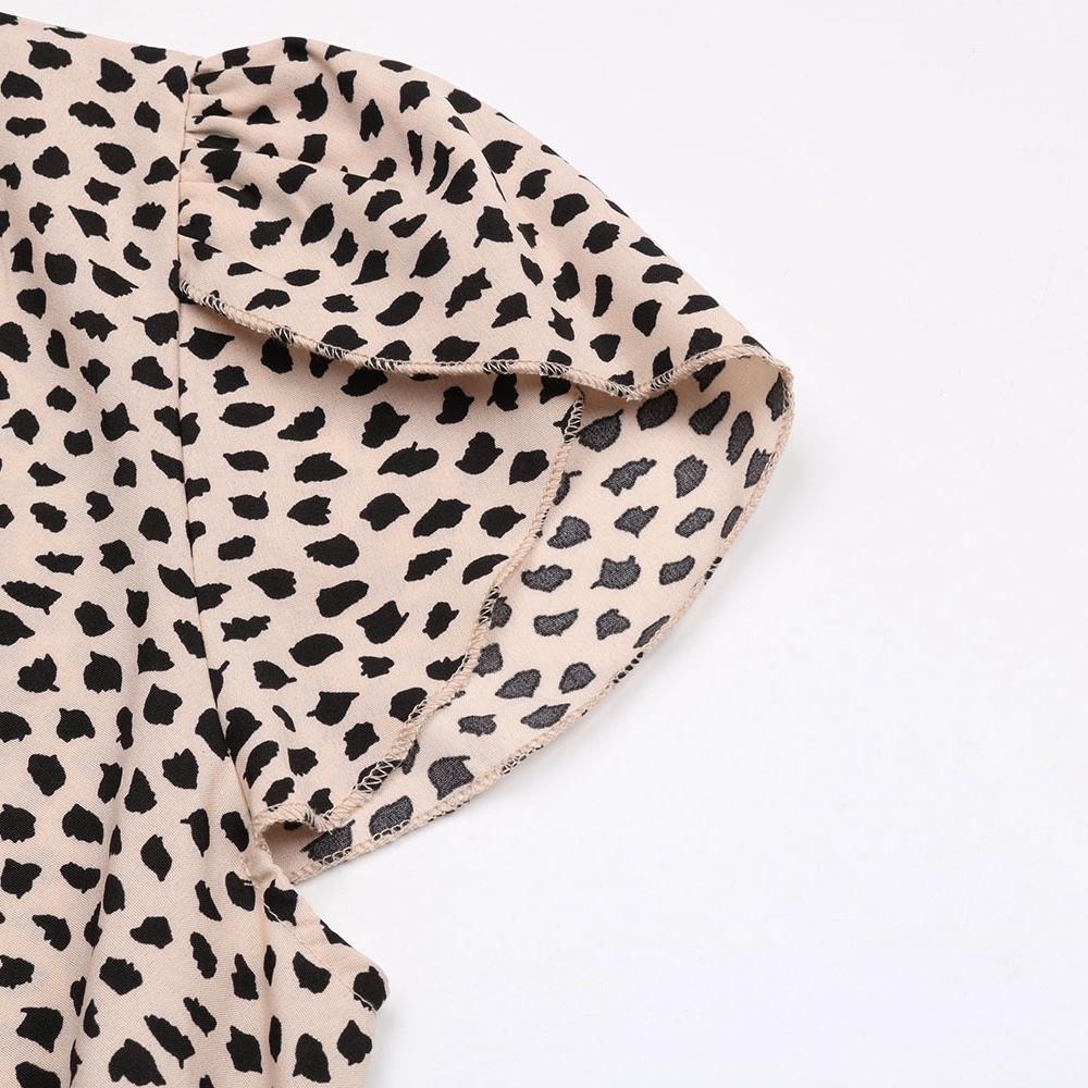 Летнее длинное платье с леопардовым принтом и короткими рукавами и V-образным вырезом и высокой талией