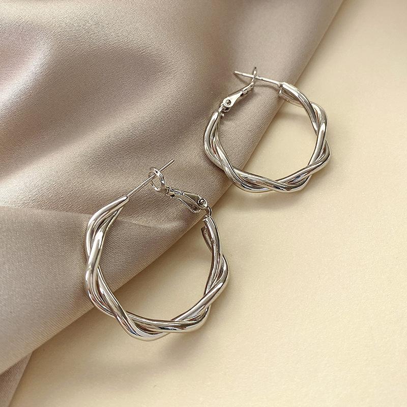Classic Simple Twisted Weaving Metal Hoop Earrings for Woman 2025 New Vintage Geometric Statement Earrings Zircon Brincos Gift