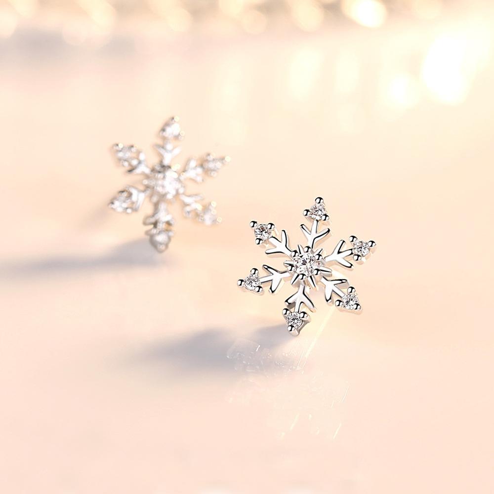 Silver Plated Snowflake Charm Earrings For Women Christmas Gift Fashion Crystal Zircon Stud Earrings Girls New Year Jewelry Gift
