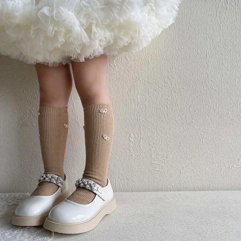 1 пара модных детских носков из телячьей шерсти, креативный дизайн, однотонные детские носки с жемчужным бантом, весна-осень, мягкие хлопковые носки