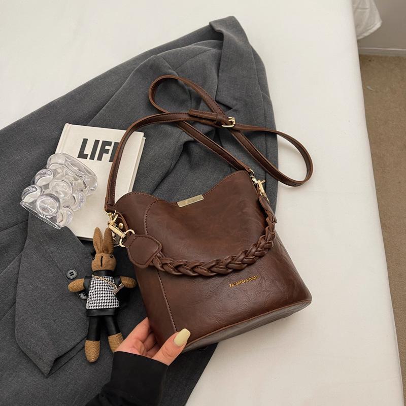 2024 Retro Women's Crossbody Bucket Bag: Early Autumn Versatile Fashion with New Texture