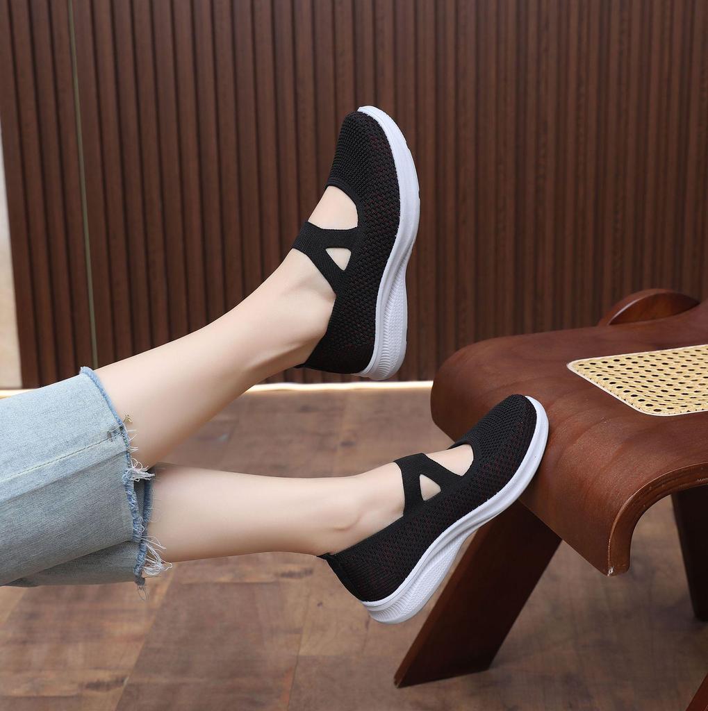 Женская спортивная обувь большого размера с дышащими нескользящими вставками и полиуретановой подошвой