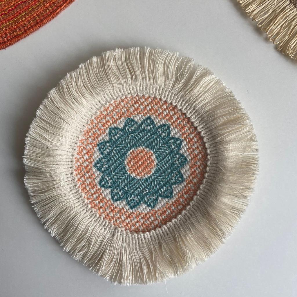Set of 4 Boho Woven Round Placemat Handmade Table Mats Woven Jute Tassel Mat RetroTable Decor Fringe Coffee Mat Fur Ball Dining Mat Pompom Home Decor