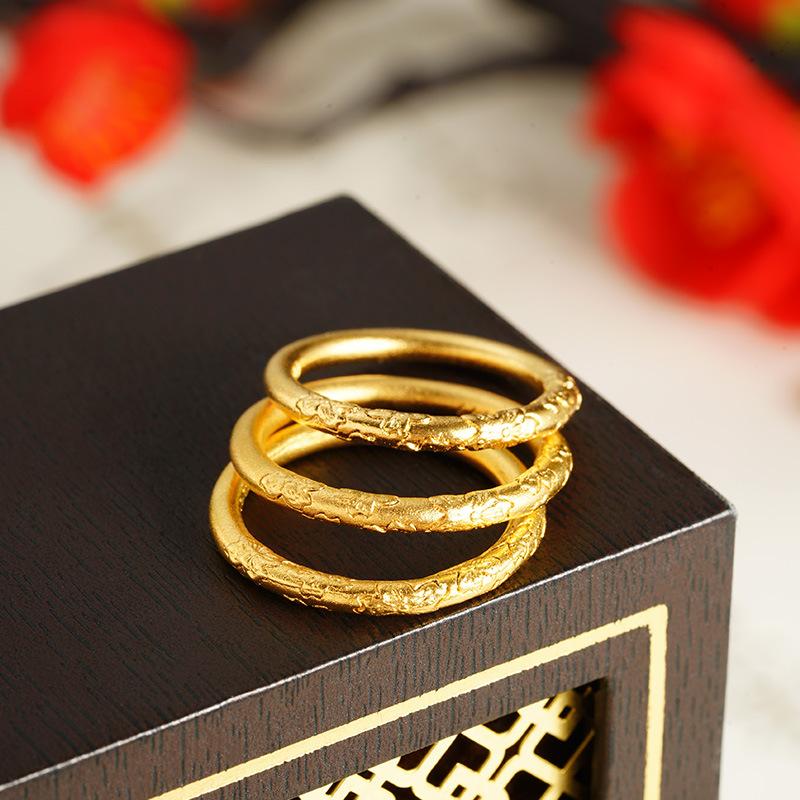 Women's Simple Ring with Plain Ring and Carved Pattern, Elegant and Fashionable