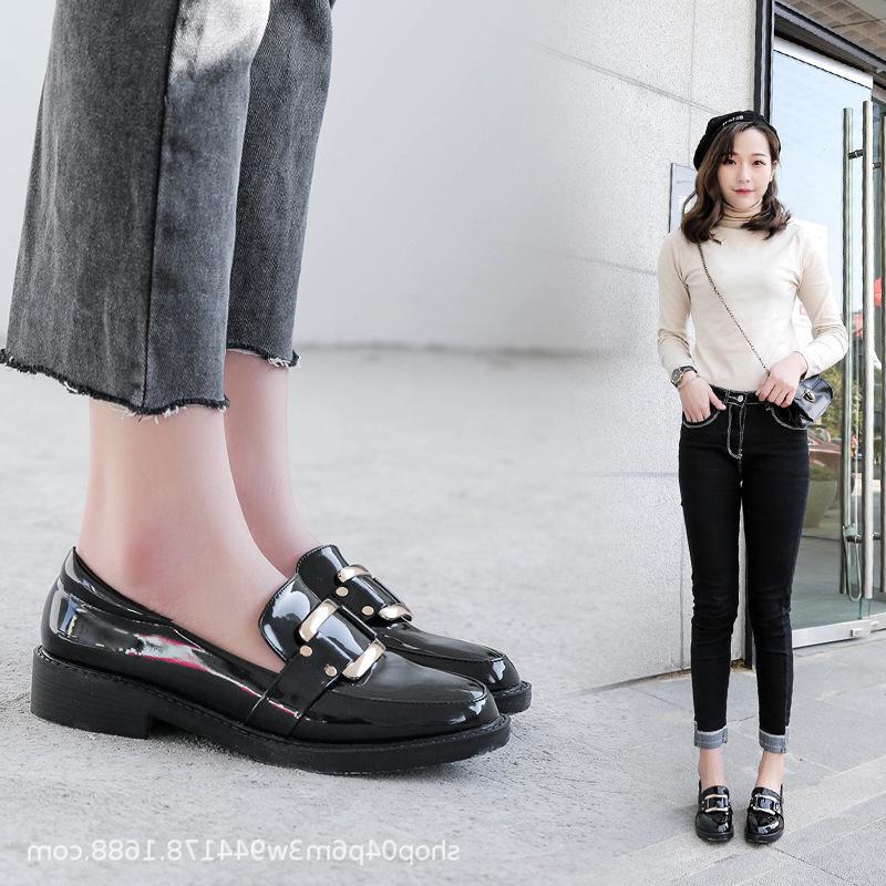 Женские лакированные туфли