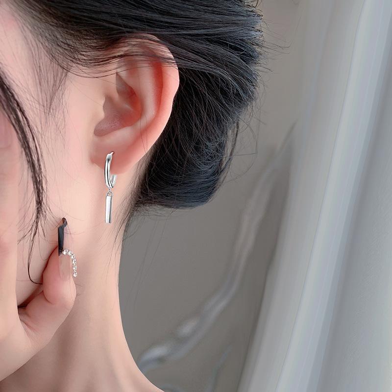 Small Temperament Strip Earrings for Women's Summer Simple and Exquisite Ear Buckles High-end New Trendy Pendant