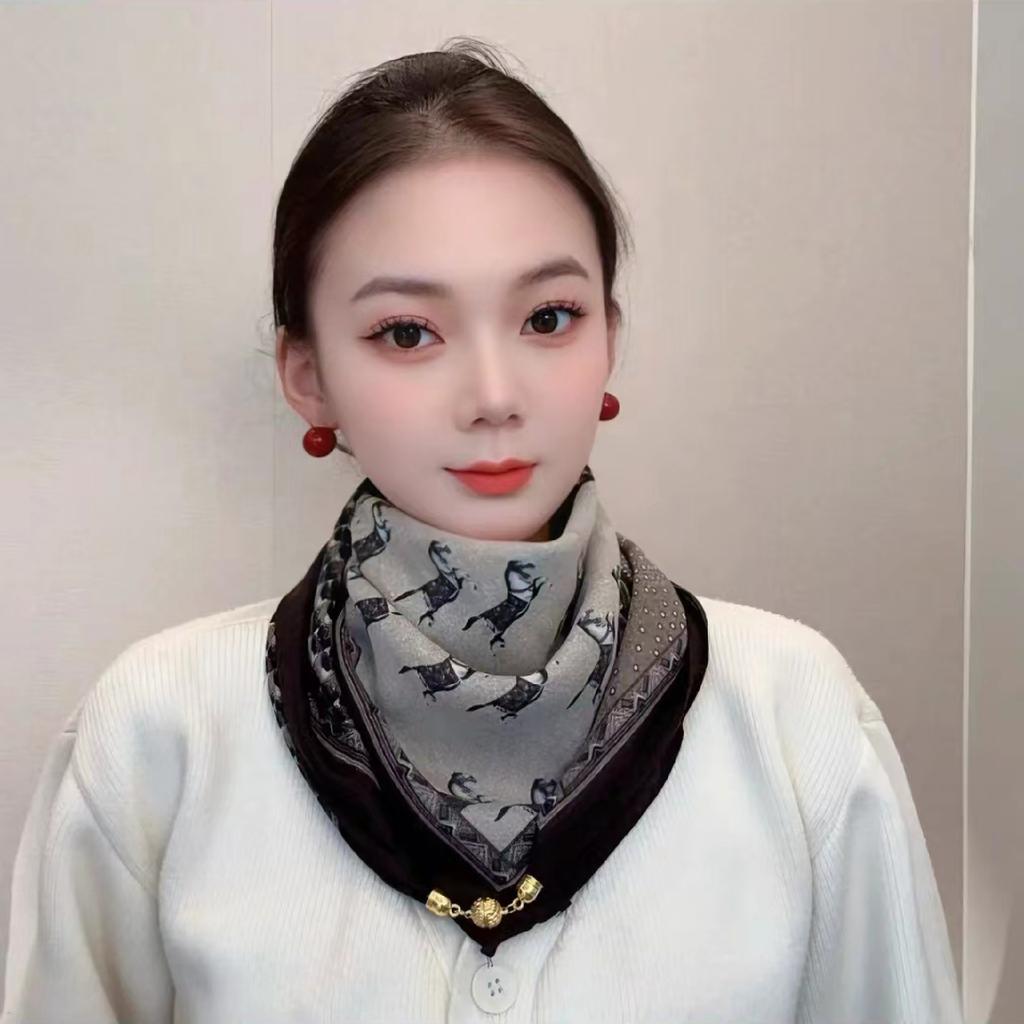 Junjun live broadcast popular leopard print silk scarf women's magnetic buckle new scarf autumn and winter cotton and linen neck scarf triangle scarf