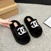 Сяосянфэн пушистые тапочки женские для улицы 2025 осень и зима новые на толстой подошве корейская версия модные с буквенным принтом трендовые хлопковые тапочки