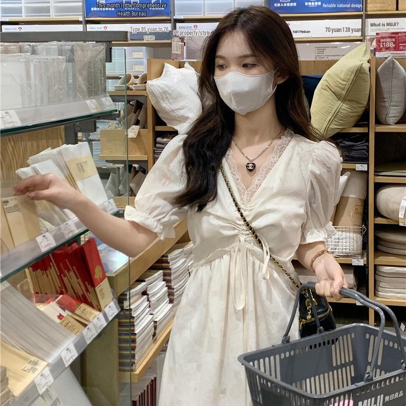 Весна 2024 Нежное платье с завязками на высокой талии и юбка миди