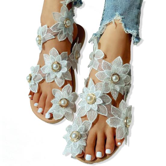 Женская модная обувь с кружевными цветами и инкрустацией искусственным жемчугом, летние сандалии на плоской подошве с клипсой и носком