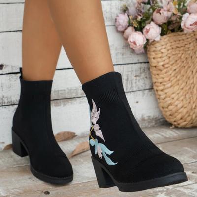 Модная высококачественная женская обувь 2024 года, женские сапоги на осень-зиму, современные ботильоны на остром квадратном каблуке, ретро-ботинки с вышивкой