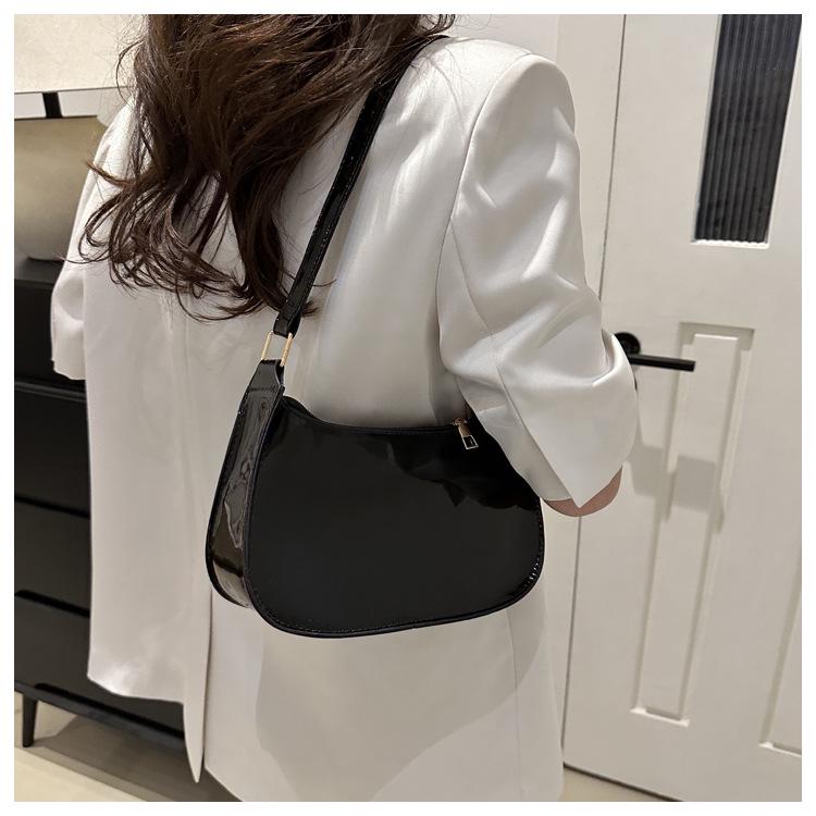 Женская минималистичная сумка через плечо из лакированной кожи 2024 года – однотонная, универсальная, модная, в стиле кэжуал, под мышкой