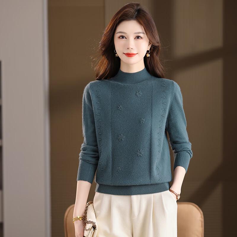 Женский вязаный свитер с воротником-стойкой на осень/зиму