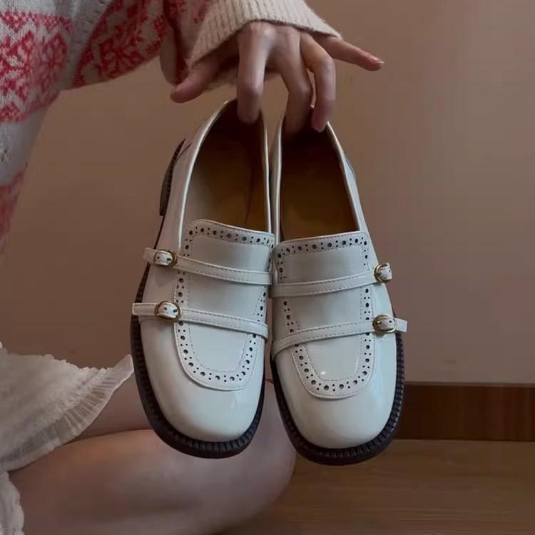 Версия из коровьей кожи~ Точечно гравированная пряжка ремня низкий каблук маленькие кожаные туфли женские лоферы в британском стиле туфли-однопедальки с круглым носком