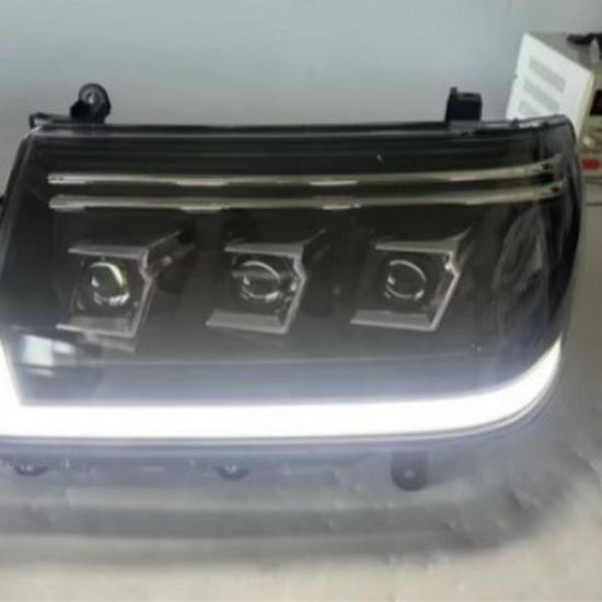 Совместимо с Toyota Land Cruiser LC100 1998-2007 Блок-фара со светодиодными дневными ходовыми огнями и указателями поворота.