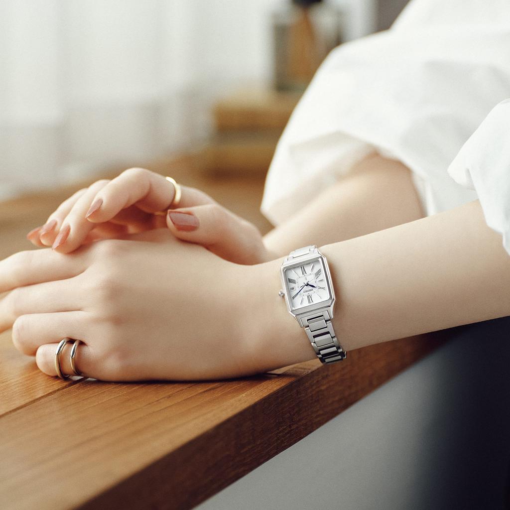 Lucia Grow Square Design Solar Radio Wave SSVW209 Silver [Часы Seiko] Женские