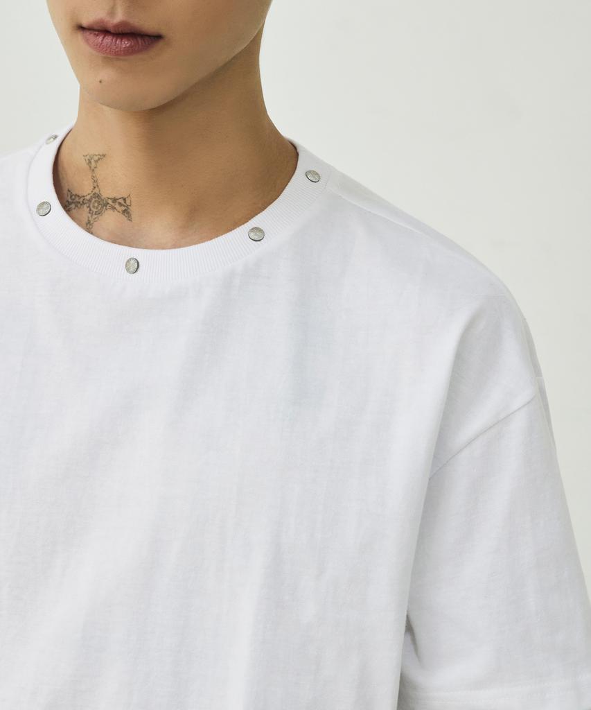 SCALLYWAG Neckline Studded T-Shirt [White]