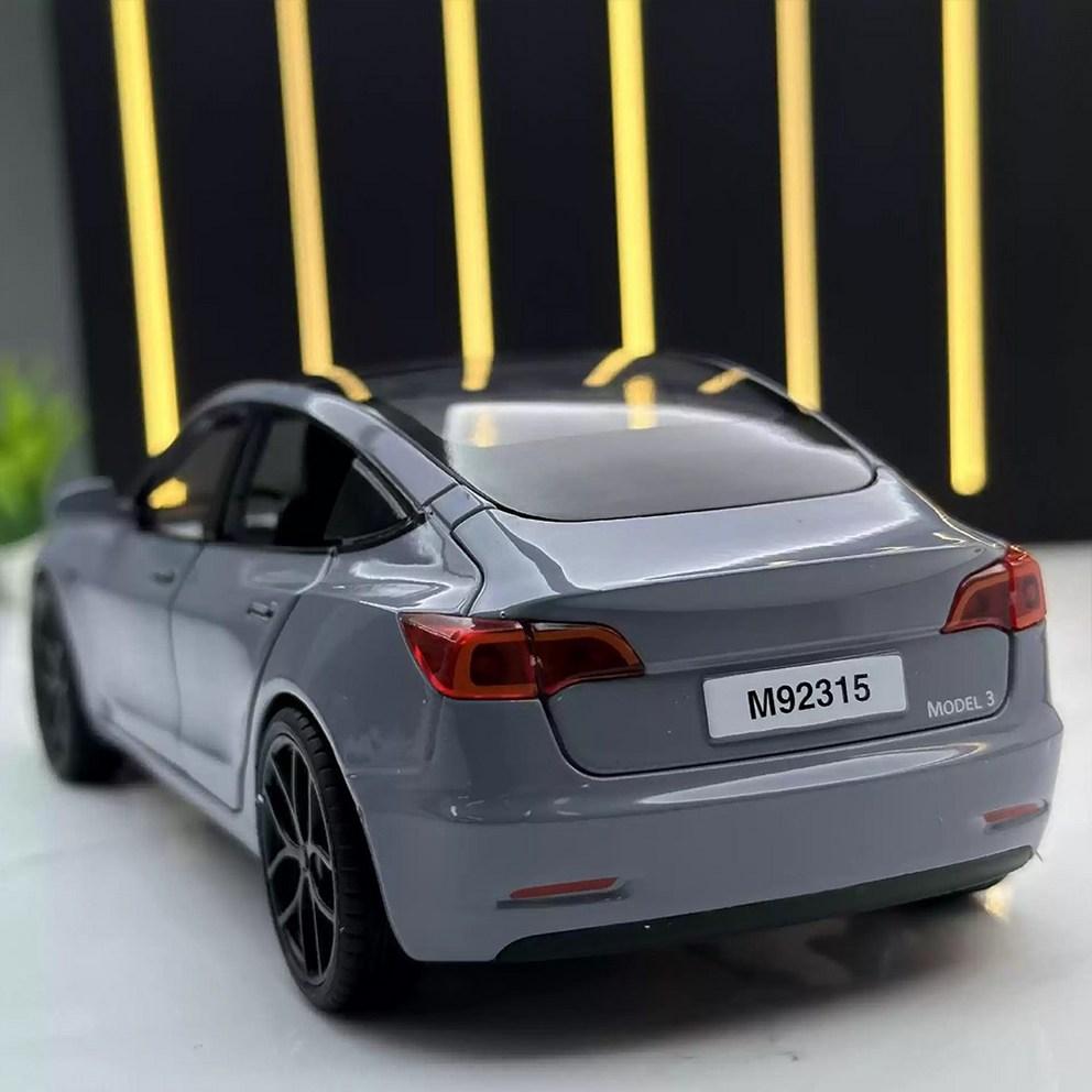 Tesla Model 3 1:24 Scale Diecast Metal Alloy Pull-Back Car Model - White