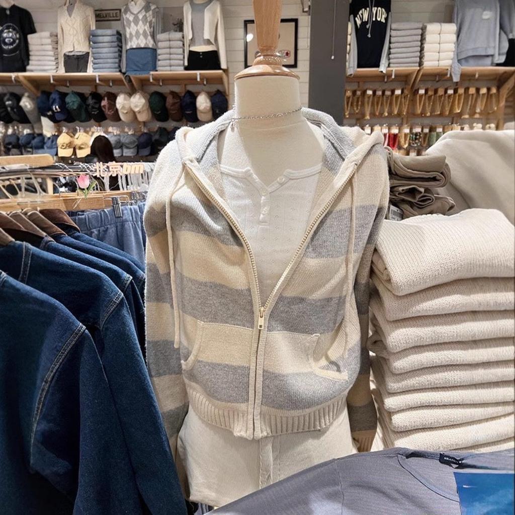 VAYLA Полосатый вязаный укороченный кардиган-свитер Женский Осенний с длинным рукавом, с капюшоном, на молнии, короткий, уличная одежда, вязаный трикотаж, свитера, Y2K кроп-топы