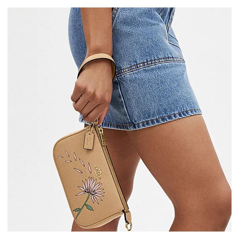 Coach Сумка через плечо из коровьей кожи, маленькая, женская, модель Nolita 19, с застежкой-молнией сверху. Модель Observed By Us, коричневая.