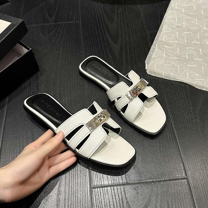 Flat-bottomed Slippers Women's 2025 Summer New Fashion and Versatile Outer Wear One-word Sandals Internet Celebrity Popular Beach Shoes