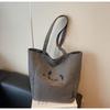 2025 Autumn/Winter Women's Lightweight Korean Style Tote Bag - Large Capacity, Simple Fashion, Commuter-Friendly