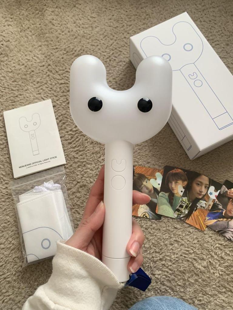 [ИСПОЛЬЗОВАННЫЙ] K-POP официальный фонарик NewJeans