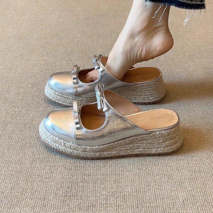 Holiday style~ retro thick-bottomed muffin bag head bow cool slippers 2025 summer new wear half slippers women